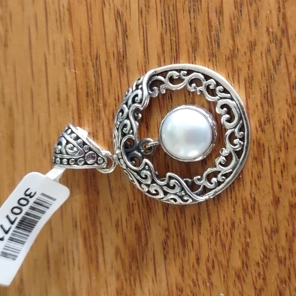 Nwt pendant